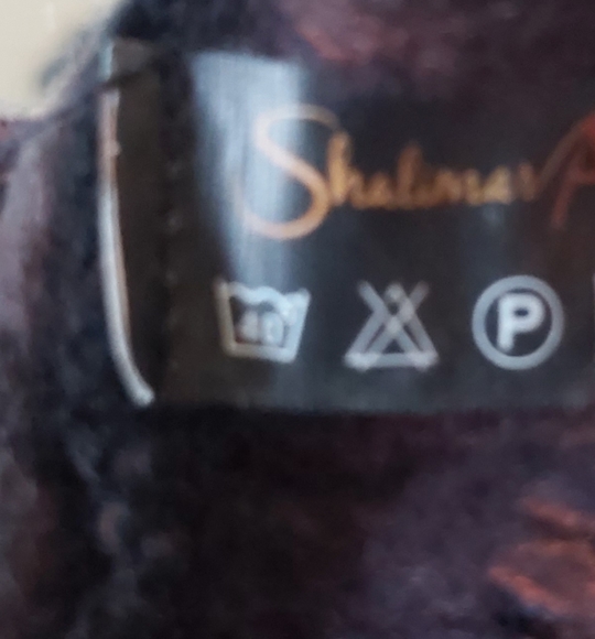 Shalimar Accessories poncho - Picture 11 of 12